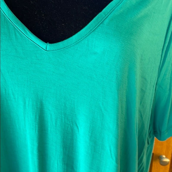 Soft rayon v neck tunic - Picture 2 of 4